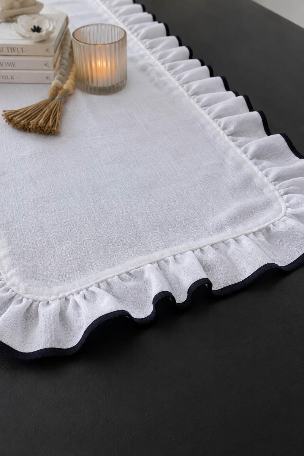 Shine White Keten Heryeri Fırfırlı Nakış Detaylı Dikdörtgen Runner 40CMX120CM