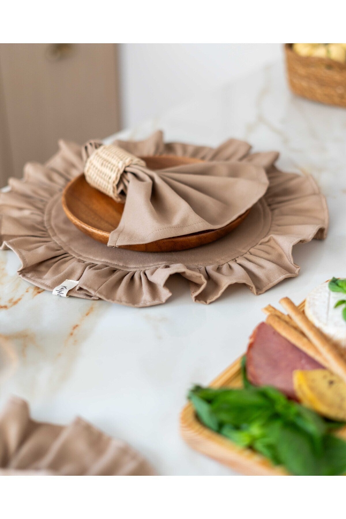 6Lı %100 Dak Keten Yuvarlak Fırfır Detaylı Amerikan Servis/ Supla KAHVERENGİ