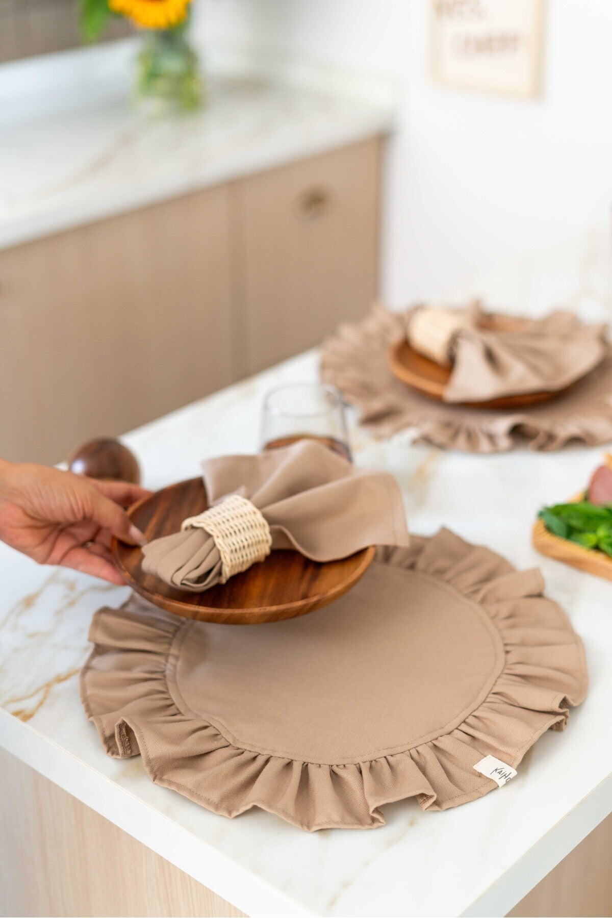 6Lı %100 Dak Keten Yuvarlak Fırfır Detaylı Amerikan Servis/ Supla KAHVERENGİ