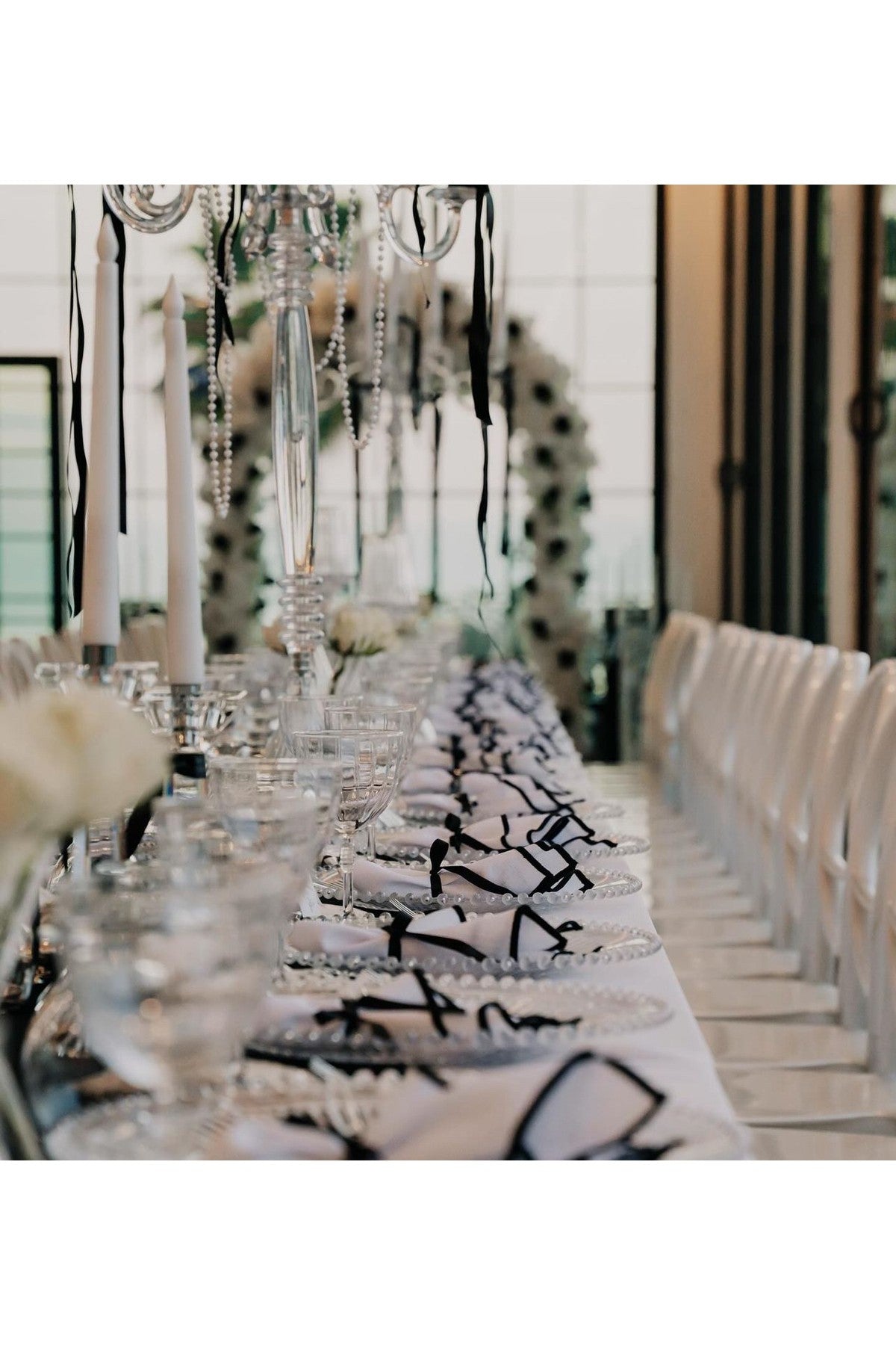 2Li Beyaz %100 Keten Kumaş Siyah Biyeli Peçete