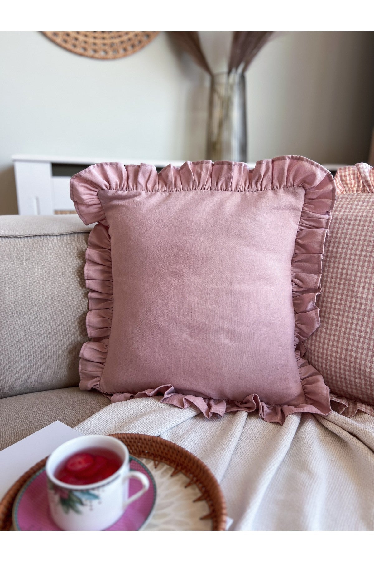 Rosy Fırfırlı Keten Kırlent Kılıfı Pembe