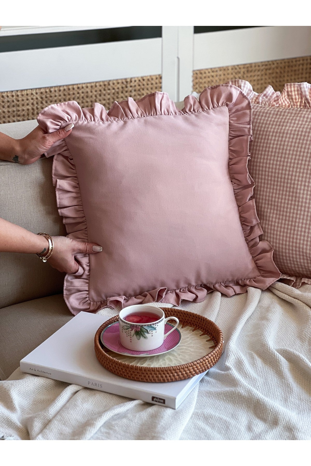 Rosy Fırfırlı Keten Kırlent Kılıfı Pembe
