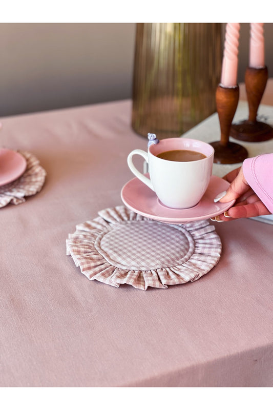 Rosy Keten Kareli Fırfırlı Bardak Altlığı Pembe
