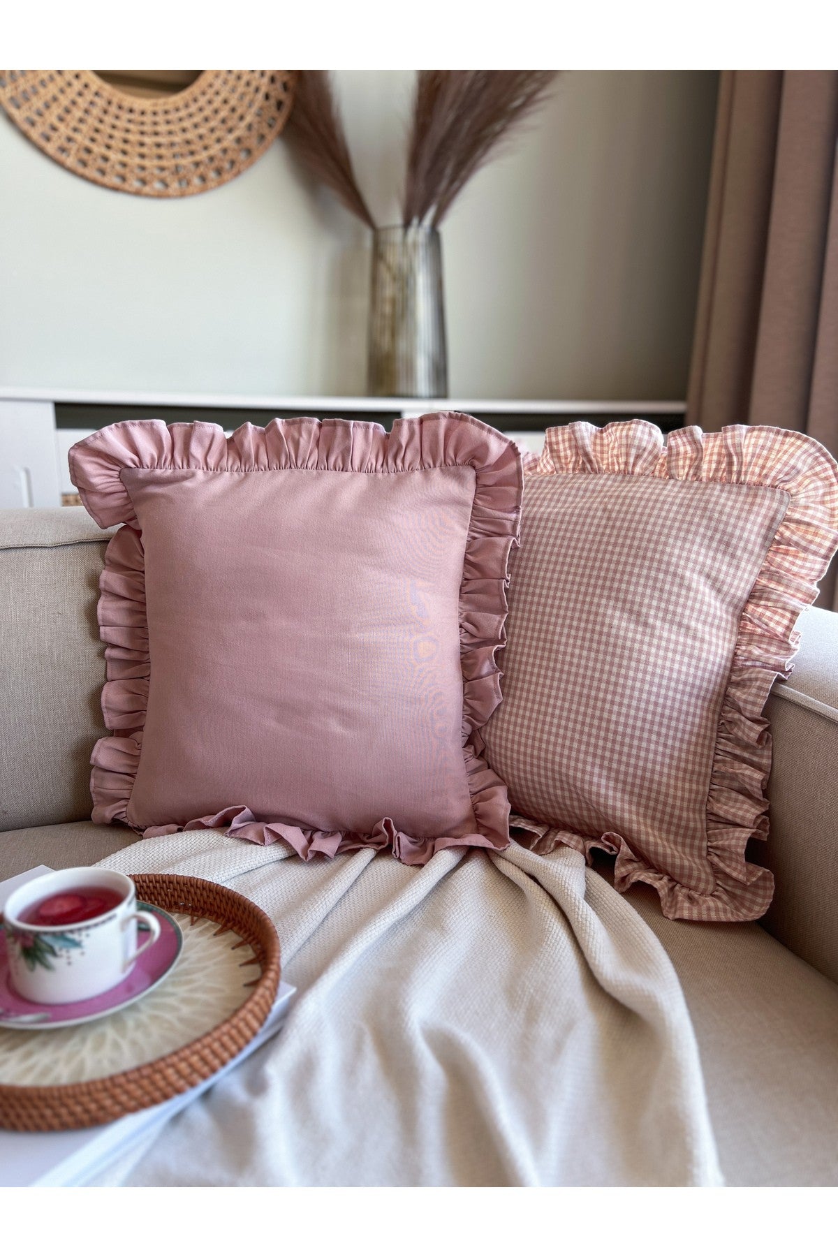 Rosy Fırfırlı Keten Kırlent Kılıfı Pembe