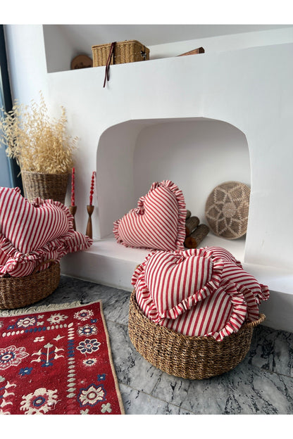 Lovely Kalp Fırfırlı Keten İç Dolgulu Yastık / Kırlent 30CM