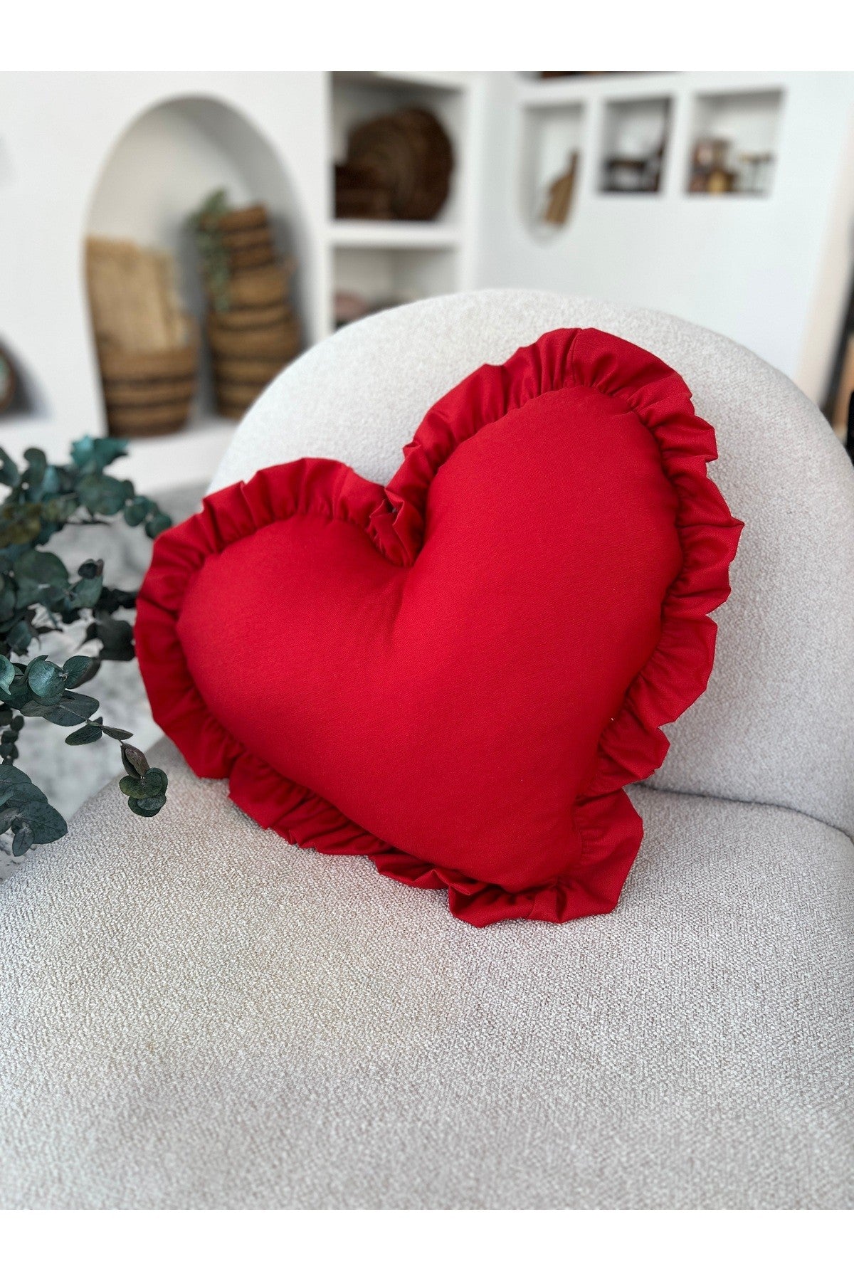 Lovely Kalp Fırfırlı Keten İç Dolgulu Yastık / Kırlent