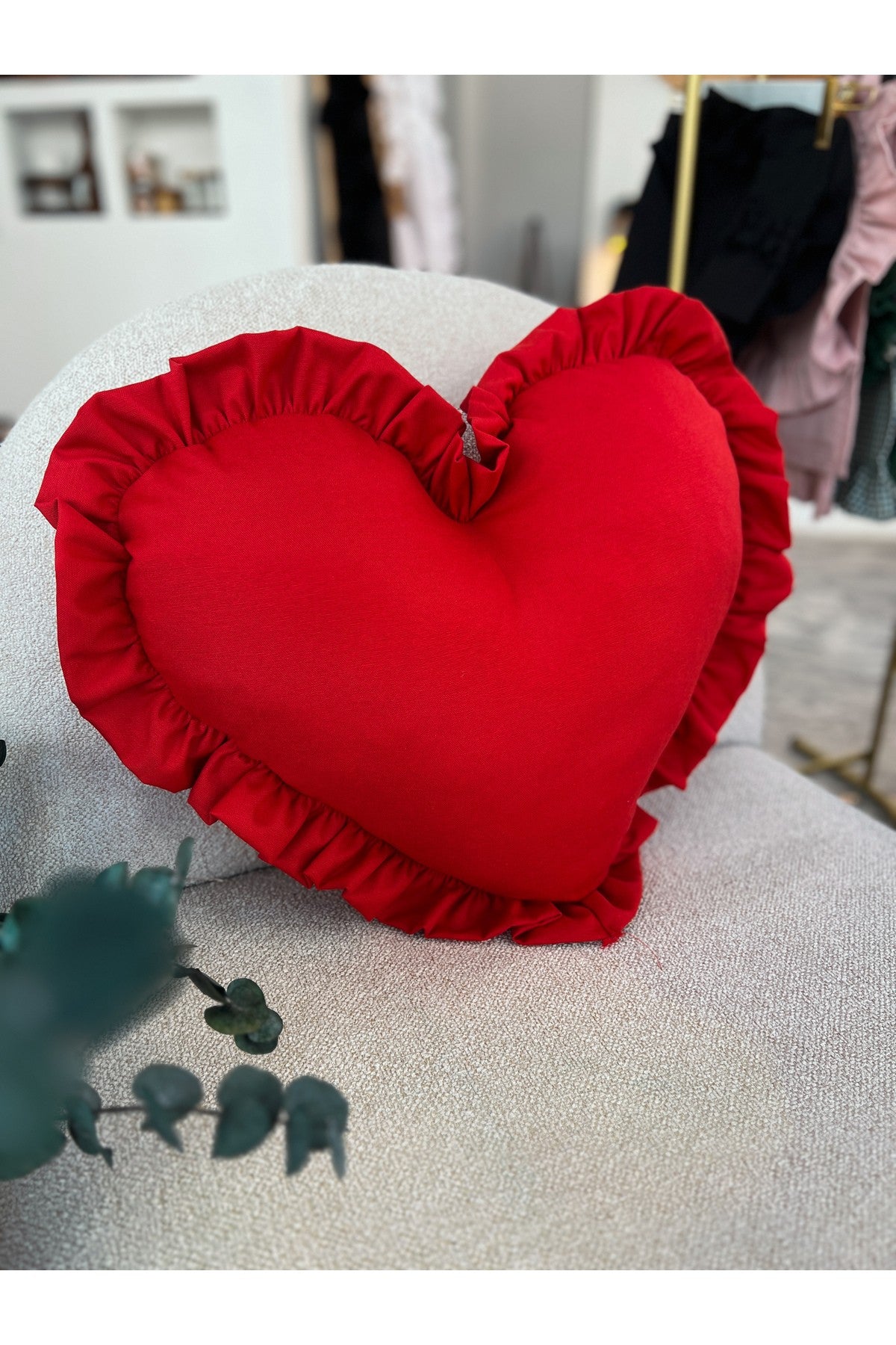 Lovely Kalp Fırfırlı Keten İç Dolgulu Yastık / Kırlent