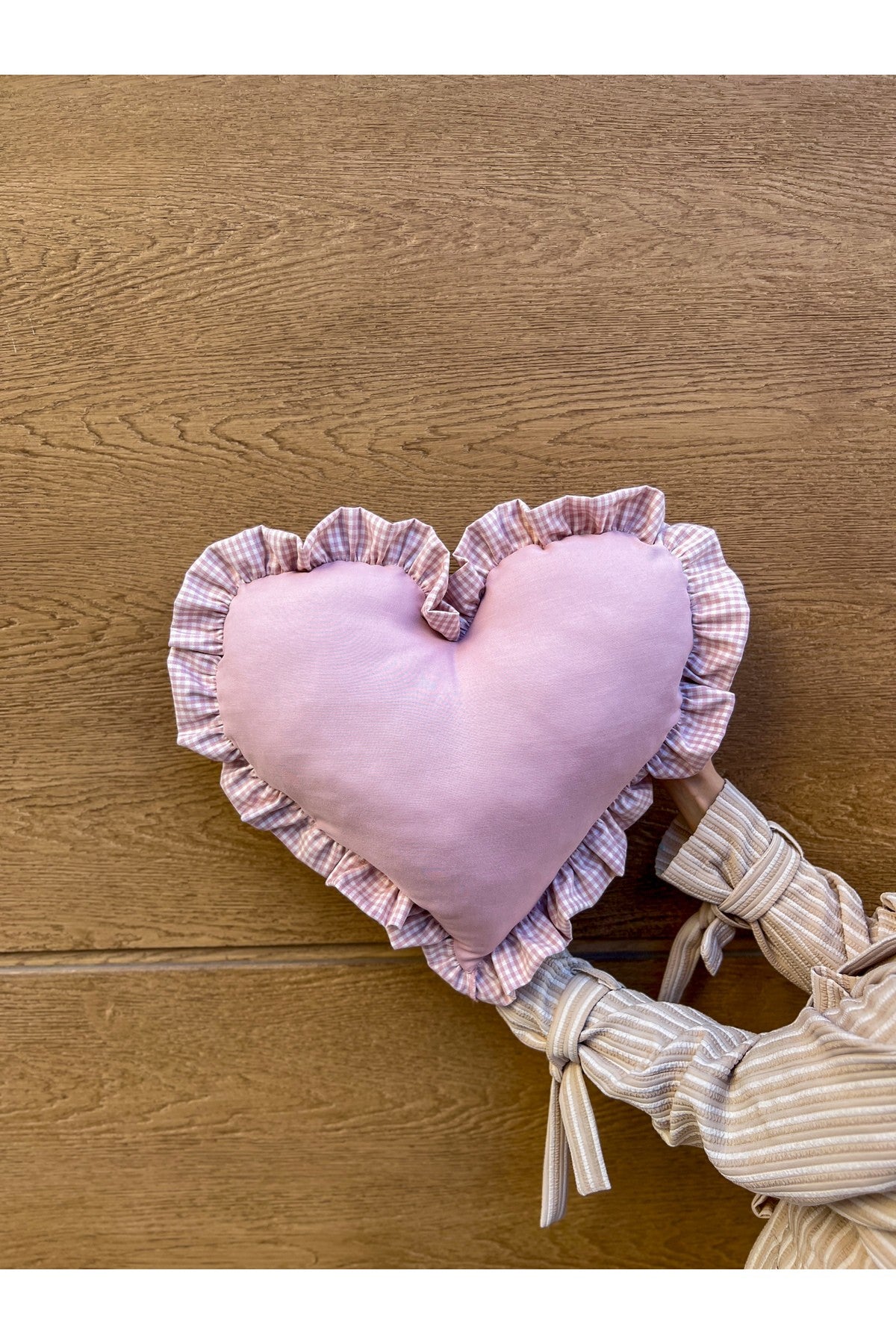 Rosy Kalp Fırfırlı Keten İç Dolgulu Yastık / Kırlent