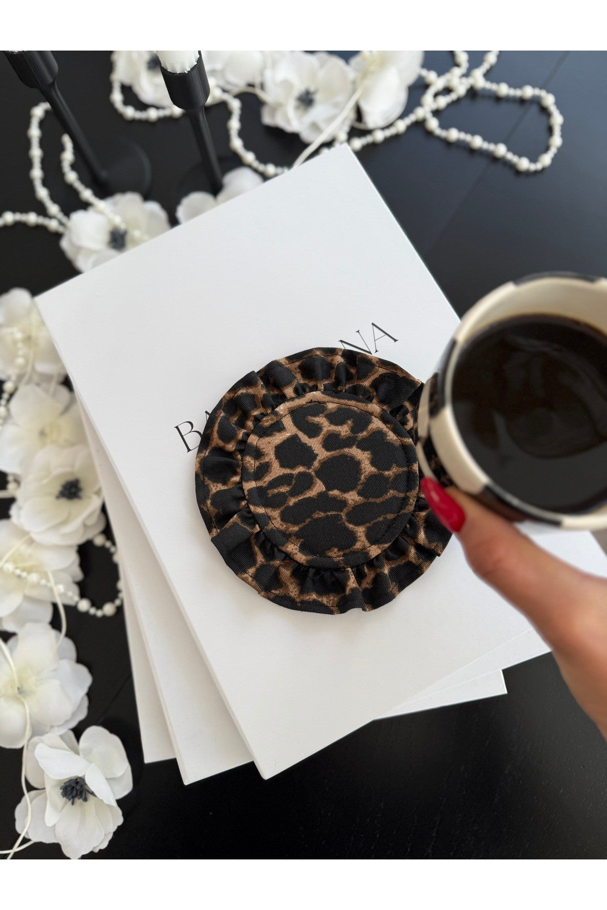 Leopard Yuvarlak Dolgulu Fırfırlı Bardak Altlığı