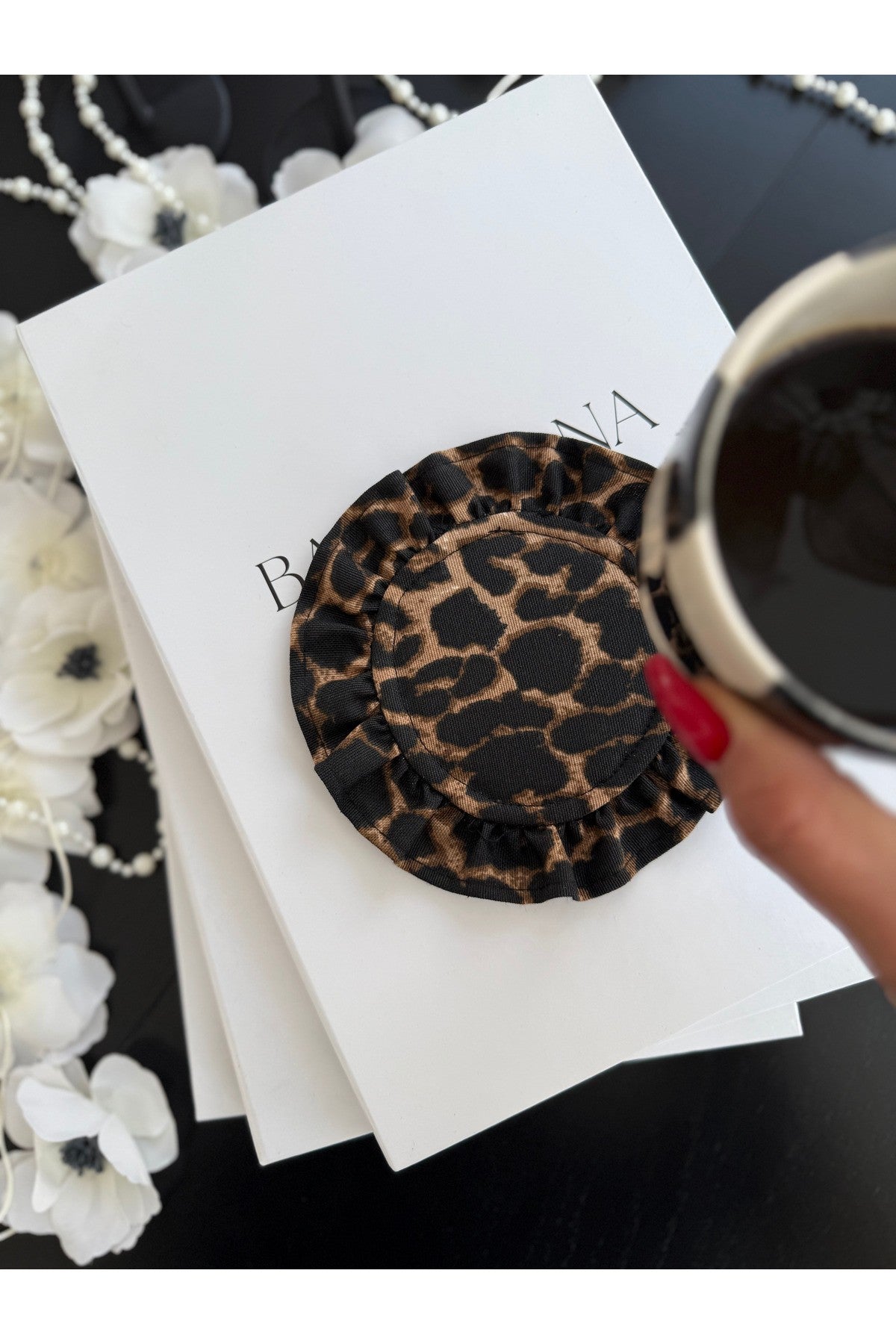 Leopard Yuvarlak Dolgulu Fırfırlı Bardak Altlığı