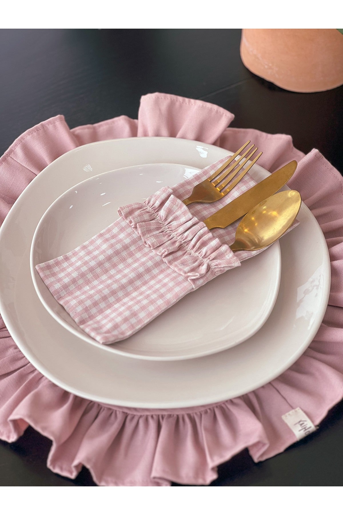 Rosy Kareli Fırfırlı 3 Bölmeli Çatal-Kaşık-Bıçak Kılıfı 4LÜ