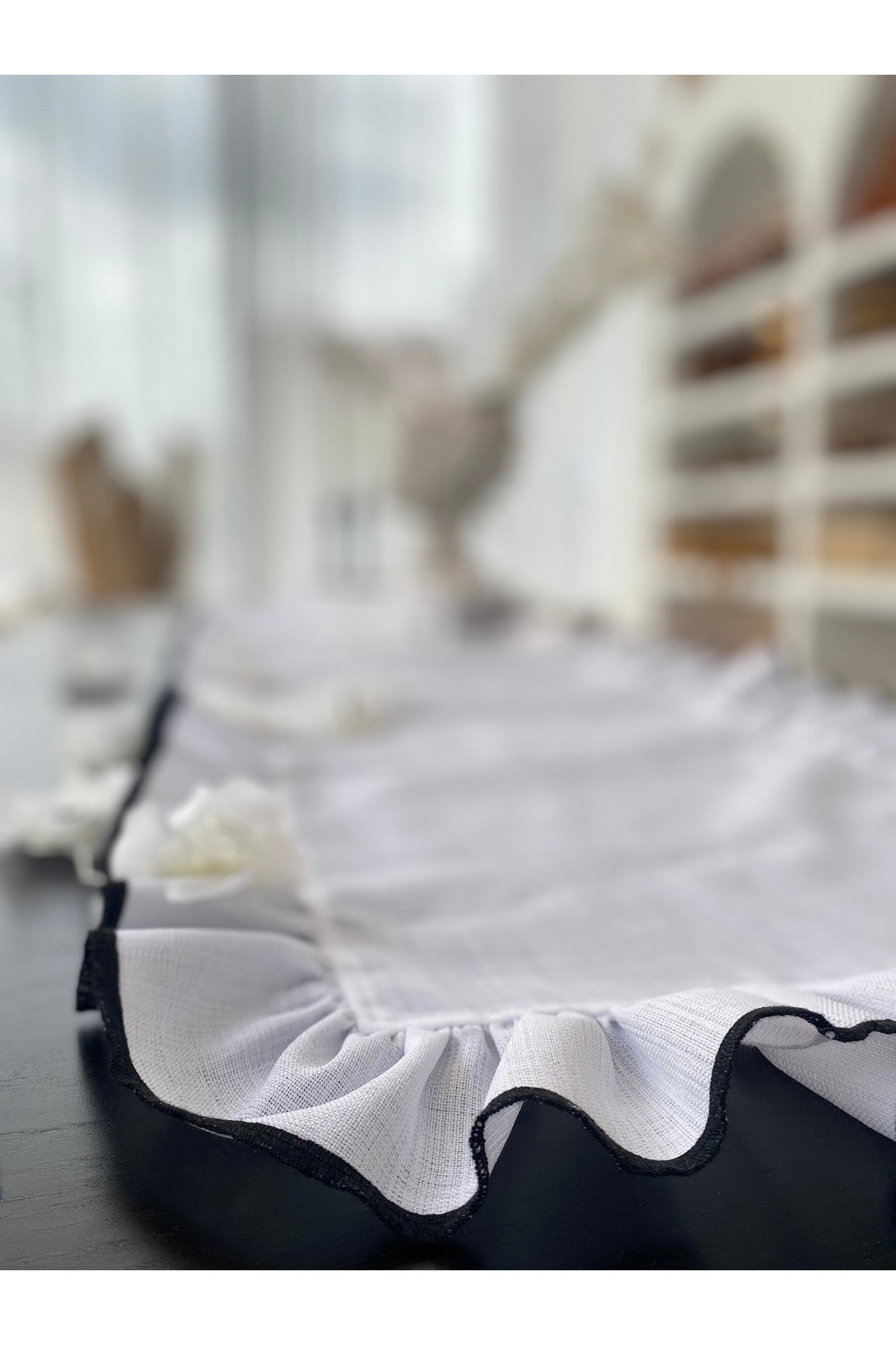 Shine White Keten Heryeri Fırfırlı Nakış Detaylı Dikdörtgen Runner 40CMX120CM