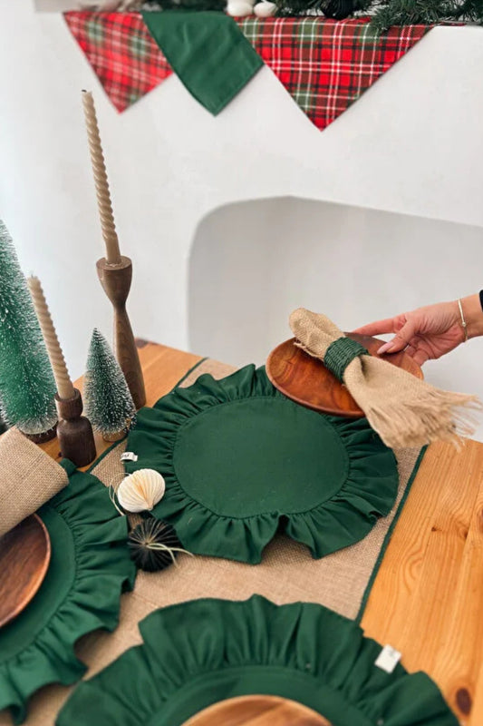 2Li %100 Dak Keten Fırfır Detaylı Yuvarlak Amerikan Servis/ Supla YEŞİL Yılbaşı Konsepti