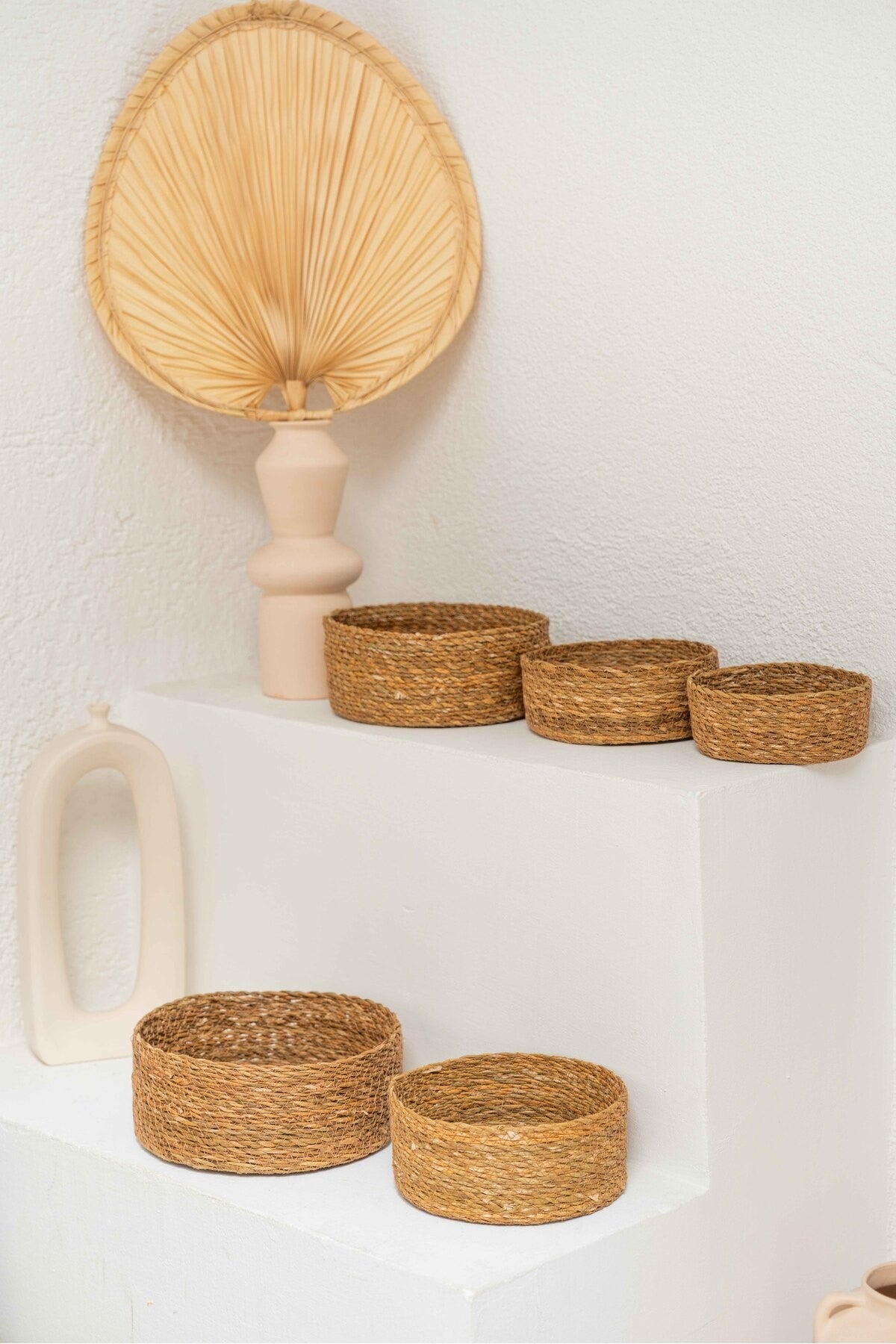 Doğal Hasır Yuvarlak Sepet Seti – 5 Parça Organizer Saklama Seti