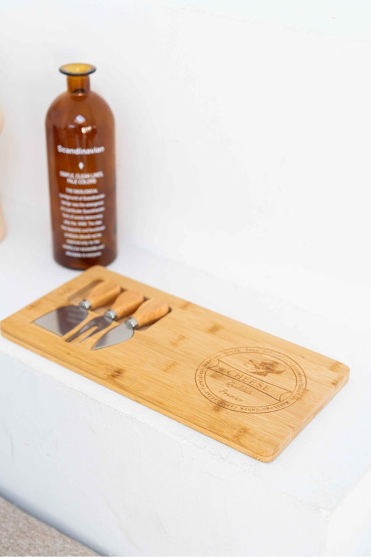 Bambu Peynir Sunum Tahtası ve 3’lü Bıçak Seti – Doğal Ahşap Kesme Tahtası
