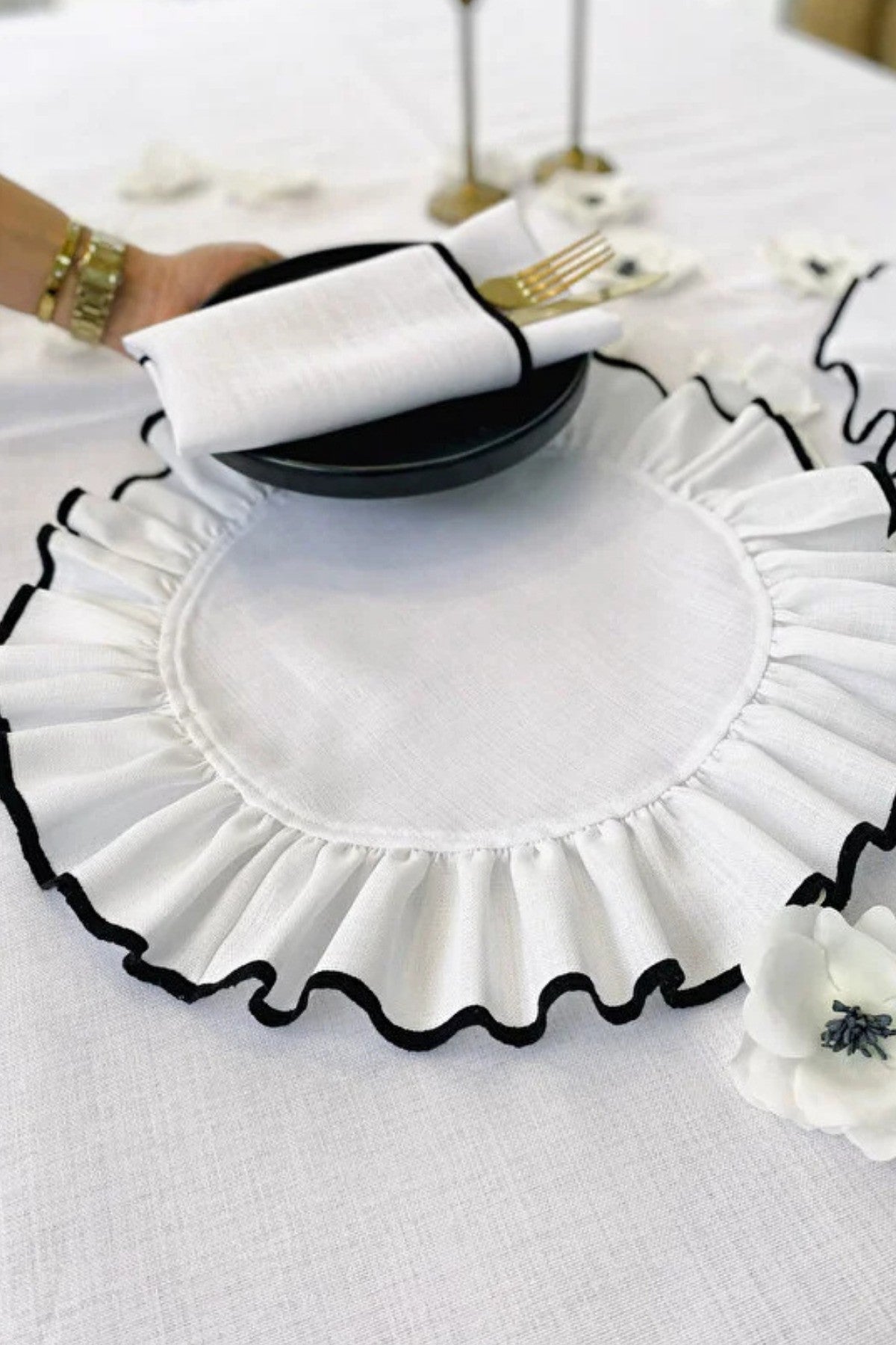 Shine Beyaz Keten Kumaş Siyah Biyeli Yuvarlak Supla 2li