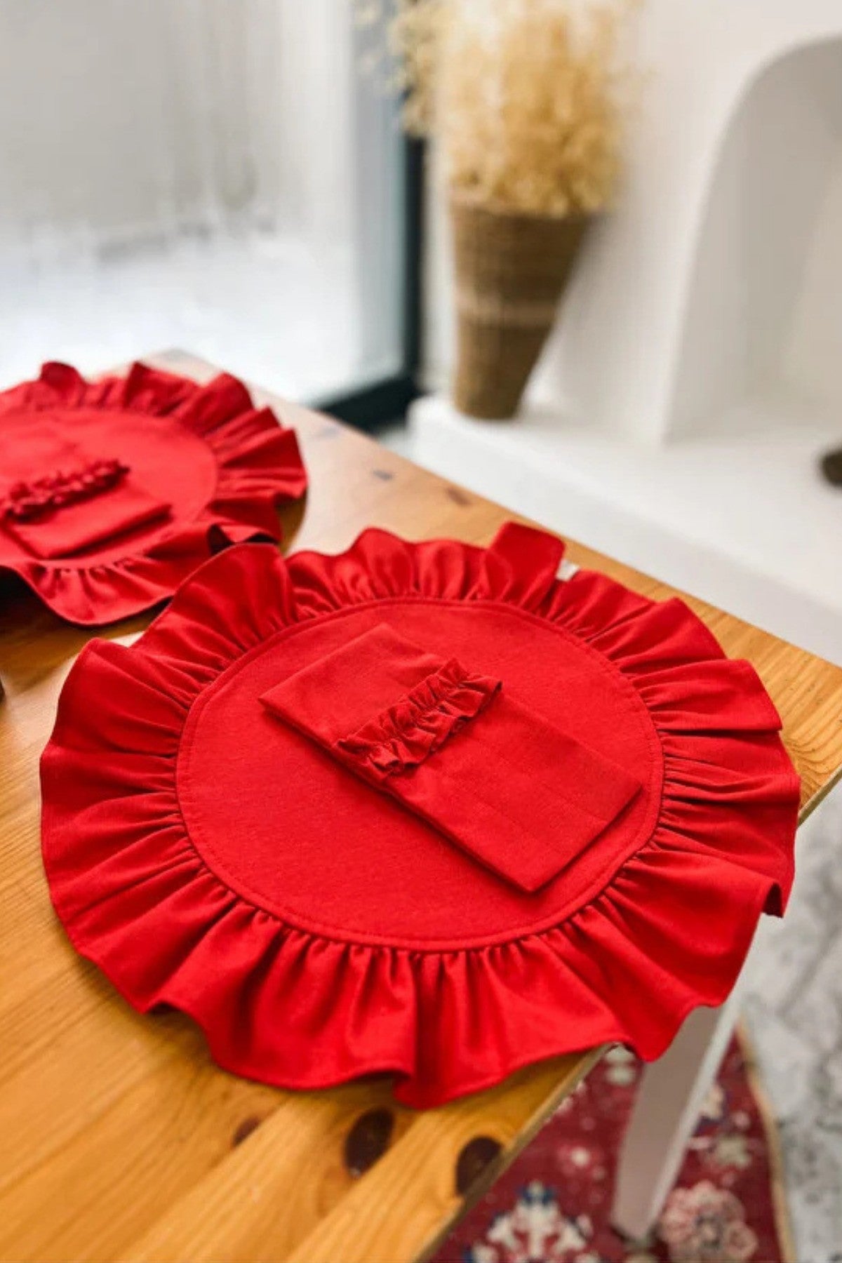 4Lü Lovely Serisi Dak Keten Fırfır Detaylı Yuvarlak Amerikan Servis/ Supla Kırmızı