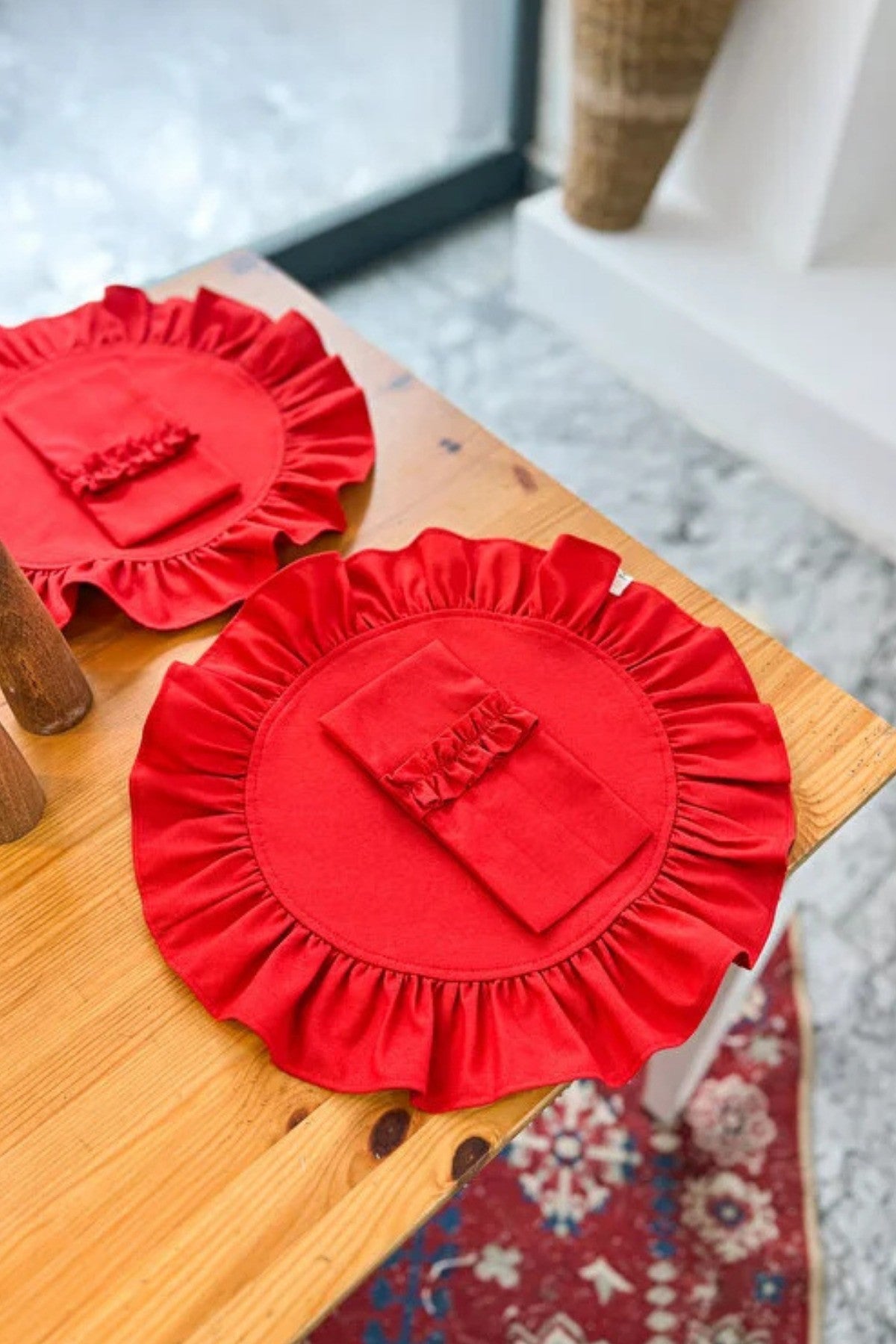 4Lü Lovely Serisi Dak Keten Fırfır Detaylı Yuvarlak Amerikan Servis/ Supla Kırmızı