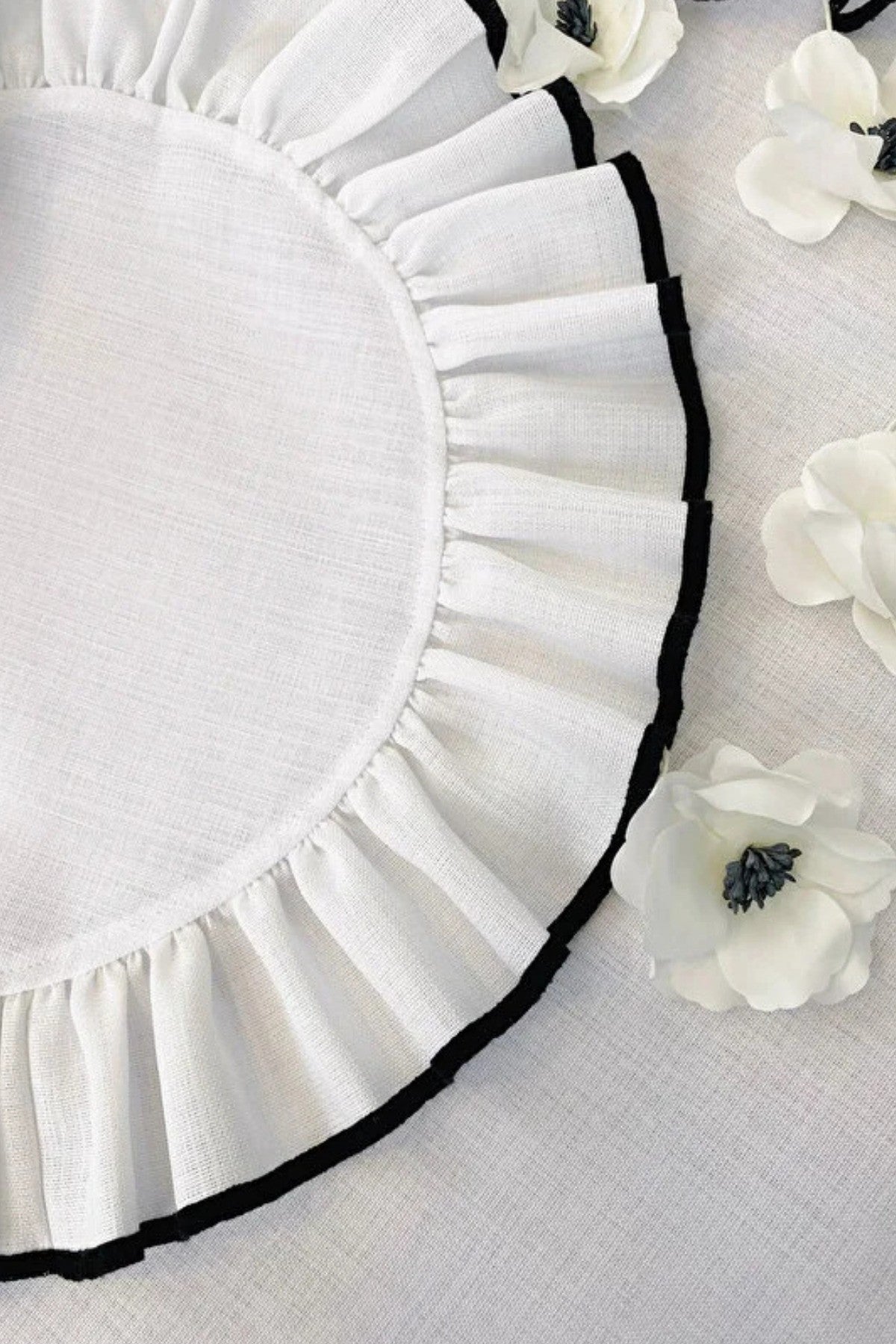 Shine Beyaz Keten Kumaş Siyah Biyeli Yuvarlak Supla 2li