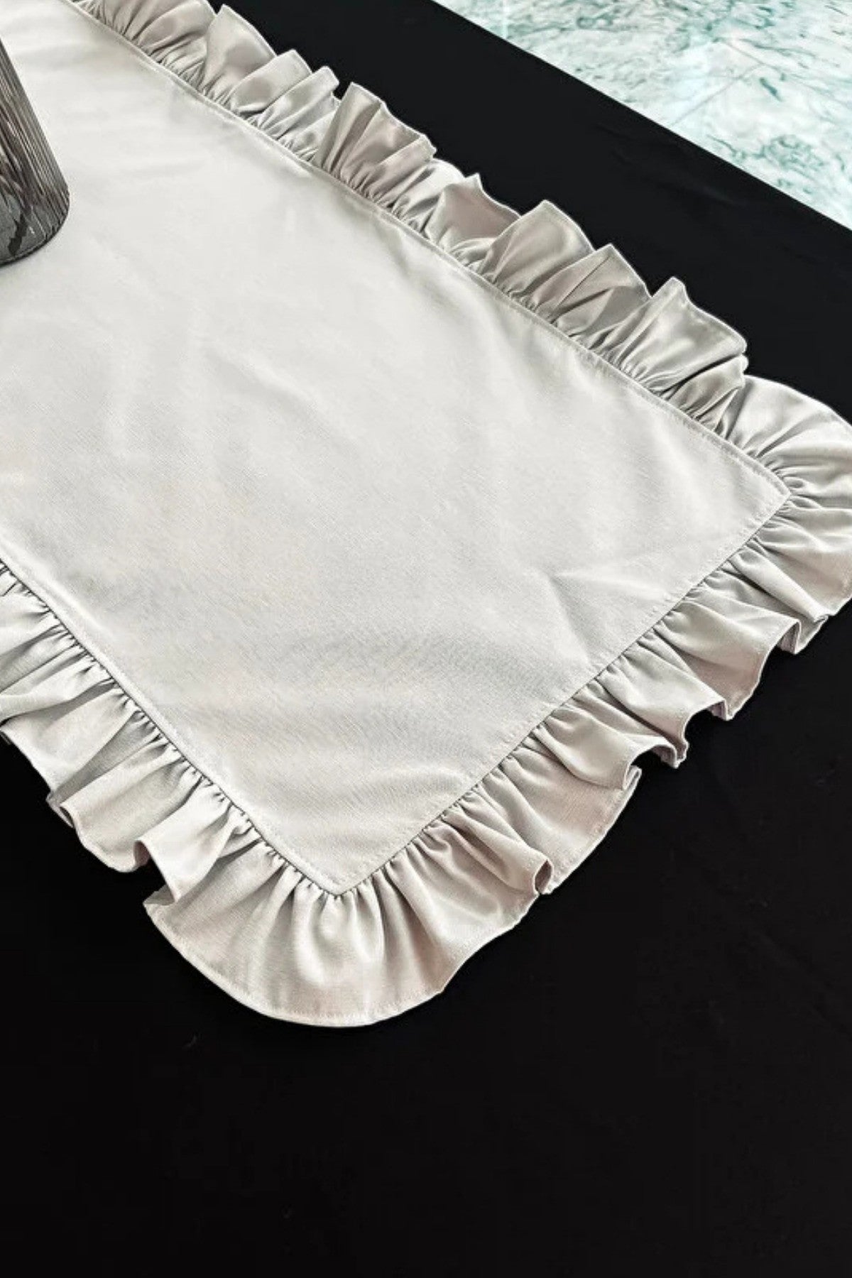 Moonlit Keten Heryeri Fırfırlı Dikdörtgen Runner