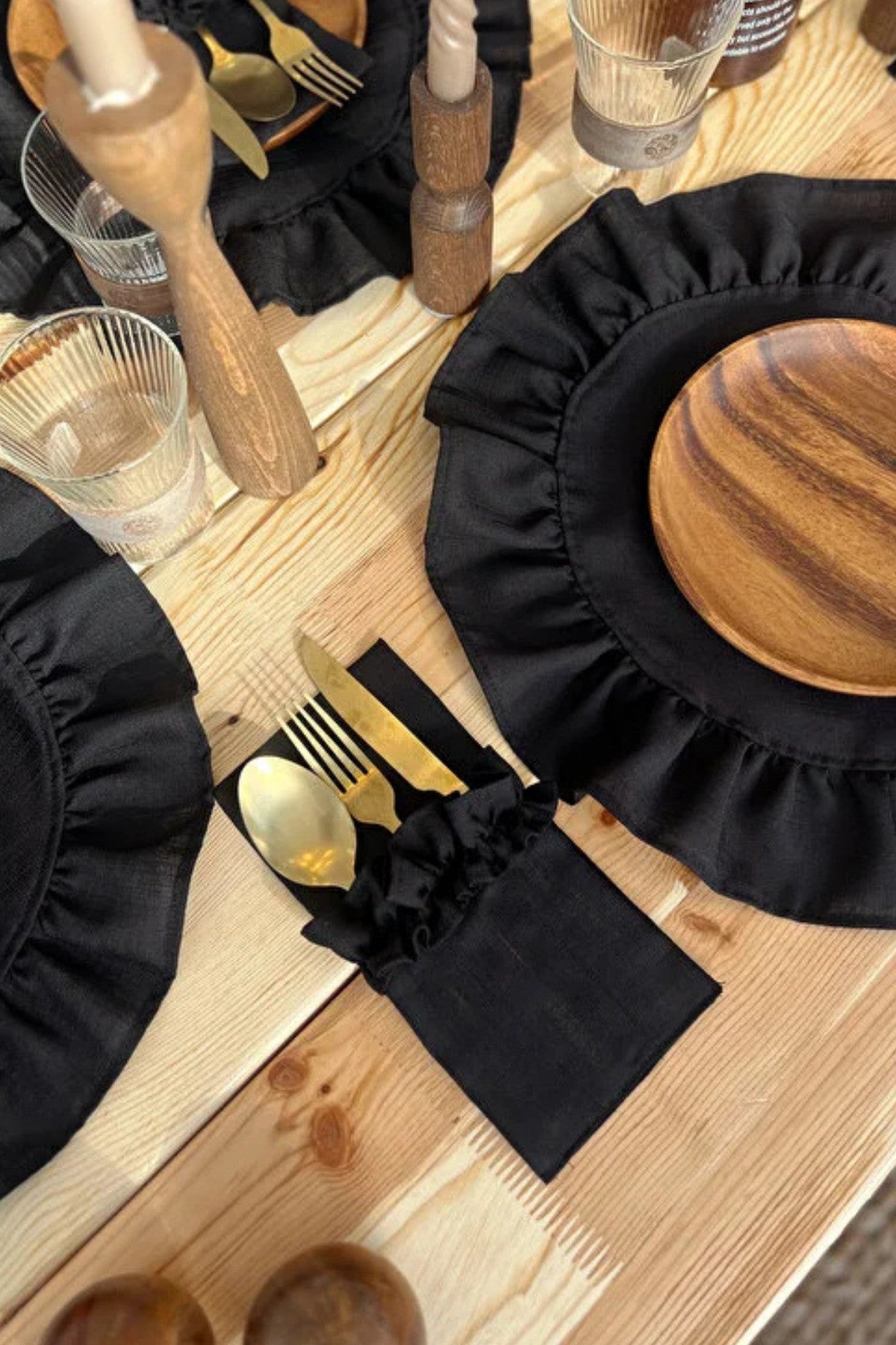 4Lü Siyah Keten Kumaş 3 Bölmeli Fırfır Detaylı Kaşıklık / Çatal-Kaşık-Bıçak Kılıfı