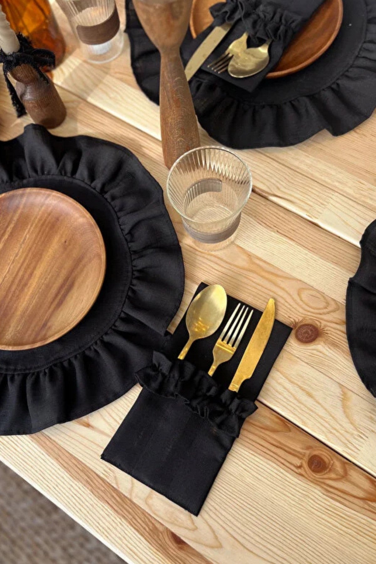 4Lü Siyah Keten Kumaş 3 Bölmeli Fırfır Detaylı Kaşıklık / Çatal-Kaşık-Bıçak Kılıfı